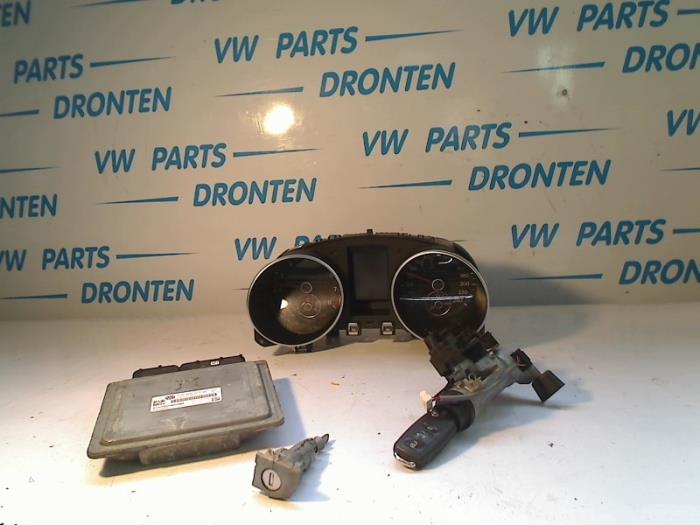 Używane Komputer pokladowy Volkswagen Golf VI (5K1) 1.2 TSI BlueMotion Cena € 250,00 Procedura marży oferowane przez VW Parts Dronten