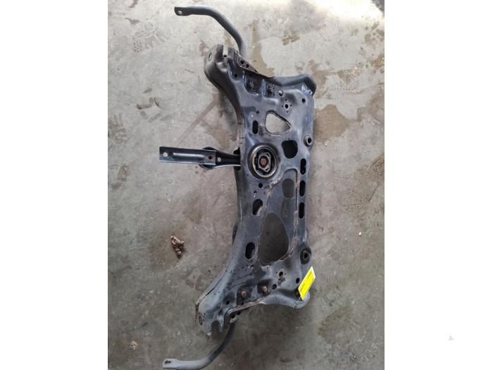 Usados Subchasis Volkswagen Golf VII Variant (AUVV) 1.2 TSI BlueMotion 16V Precio € 50,00 Norma de margen ofrecido por VW Parts Dronten