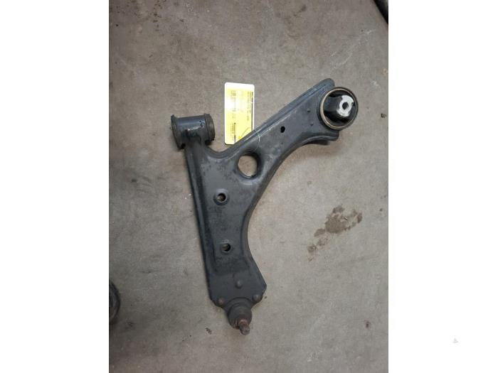 Gebrauchte Querlenker links vorne Alfa Romeo MiTo (955) 1.3 JTDm 16V Preis € 25,00 Margenregelung angeboten von VW Parts Dronten