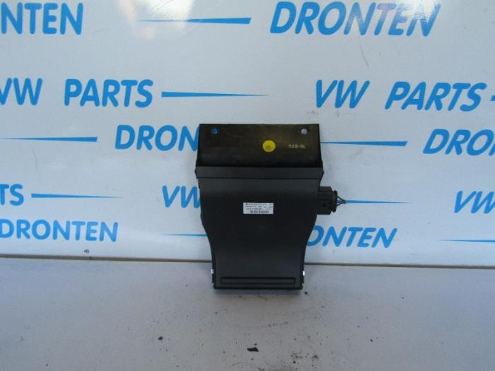 Używane Element grzewczy Audi A8 (D3) 4.2 V8 40V Quattro Cena € 40,00 Procedura marży oferowane przez VW Parts Dronten