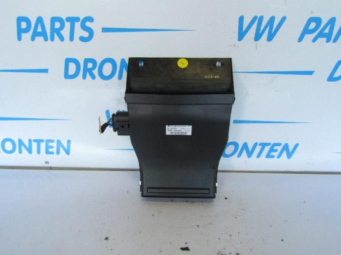 Begagnade Värmeelement Audi A8 (D3) 4.2 V8 40V Quattro Pris € 40,00 Marginaltabell erbjuds av VW Parts Dronten
