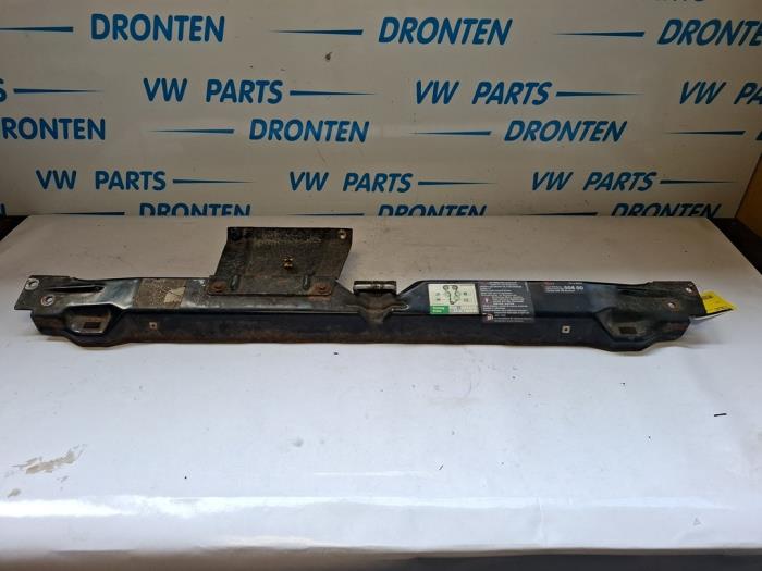Begagnade Låsplatta Volkswagen Transporter T4 2.5 TDI Pris € 30,00 Marginaltabell erbjuds av VW Parts Dronten