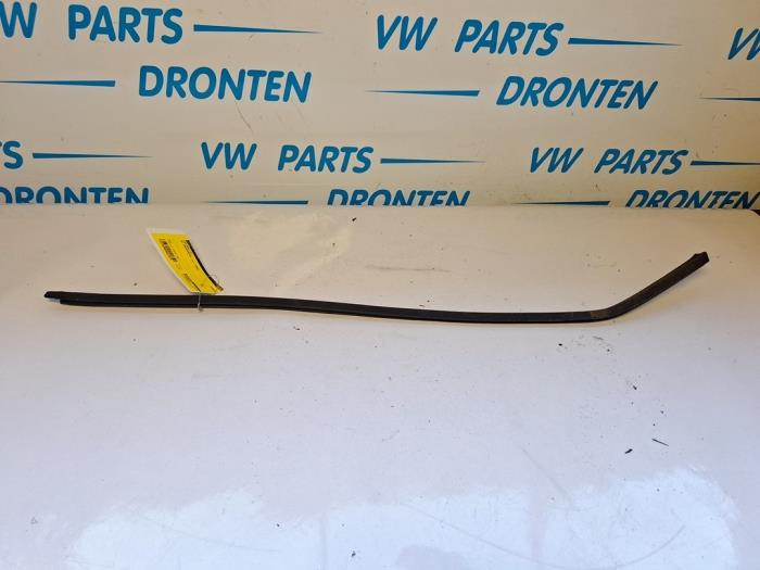 Begagnade Dörrstripe Volkswagen Transporter T4 2.5 TDI Pris € 10,00 Marginaltabell erbjuds av VW Parts Dronten