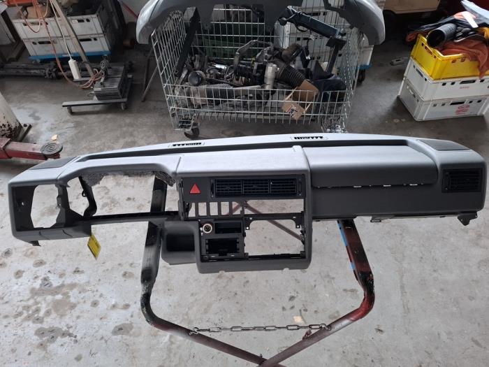 Używane Panel Volkswagen Transporter T4 2.5 TDI Cena € 75,00 Procedura marży oferowane przez VW Parts Dronten