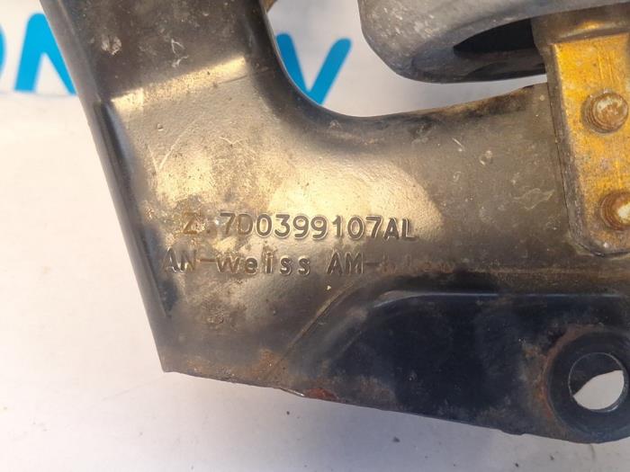 Support moteur d'un Volkswagen Transporter T4 2.5 TDI 1999