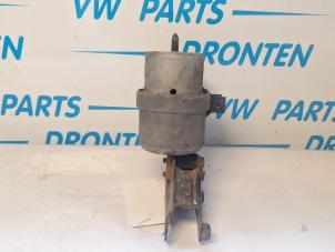 Support moteur d'un Volkswagen Transporter T4 2.5 TDI 1999