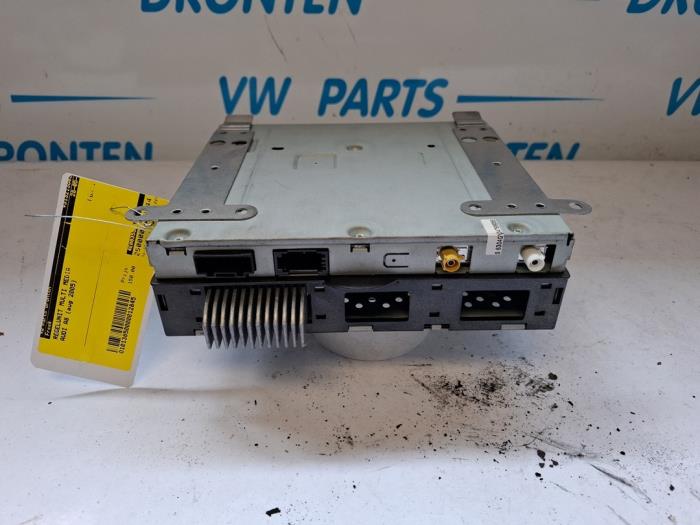 Begagnade Kontrollenhet, multimedia Audi A8 (D3) 3.7 V8 40V Quattro Pris € 95,00 Marginaltabell erbjuds av VW Parts Dronten