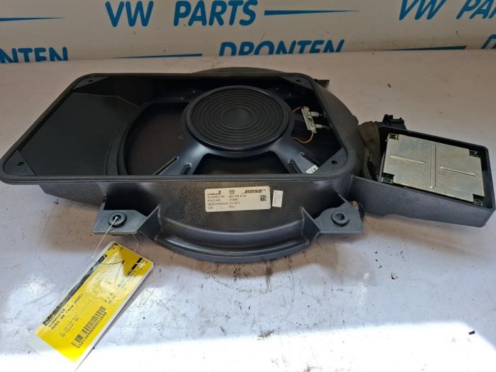 Używane Subwoofer Audi A8 (D3) 3.7 V8 40V Quattro Cena € 50,00 Procedura marży oferowane przez VW Parts Dronten