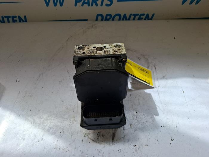 Begagnade ABS-pump Audi A8 (D3) 3.7 V8 40V Quattro Pris € 300,00 Marginaltabell erbjuds av VW Parts Dronten