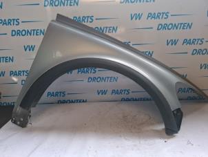 Usados Protector derecha delante Volvo C30 (EK/MK) 1.8 16V Flexifuel Precio € 75,00 Norma de margen ofrecido por VW Parts Dronten