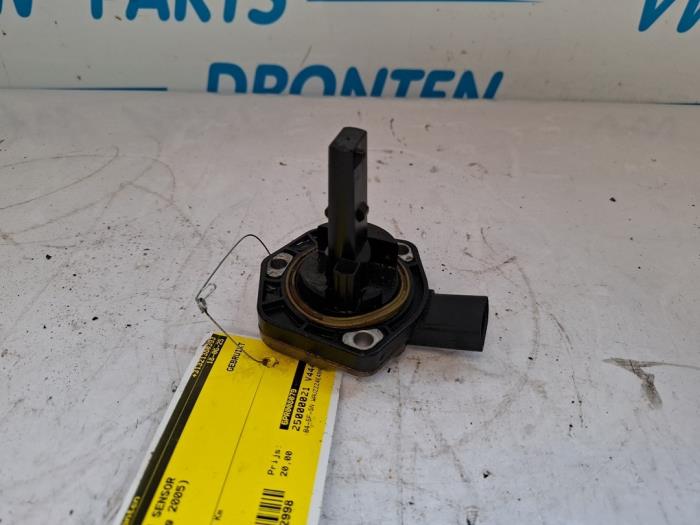 Begagnade Oljenivåsensor Audi A8 (D3) 3.7 V8 40V Quattro Pris € 20,00 Marginaltabell erbjuds av VW Parts Dronten
