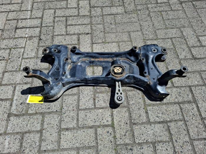 Usados Subchasis Volkswagen Caddy IV 2.0 TDI 102 Precio € 75,00 Norma de margen ofrecido por VW Parts Dronten