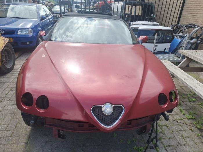 Używane Maska Alfa Romeo Spider (916) 2.0 16V Twin Spark Cena € 200,00 Procedura marży oferowane przez VW Parts Dronten