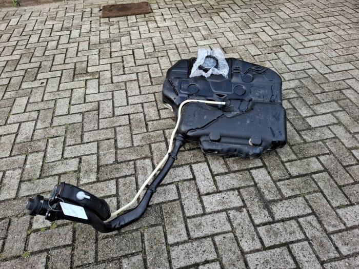 Begagnade Tank Volkswagen Caddy IV 1.6 TDI 16V Pris € 100,00 Marginaltabell erbjuds av VW Parts Dronten