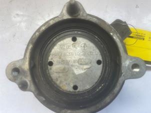 Engine mount from a Audi A8 (D3) 3.7 V8 40V Quattro 2005