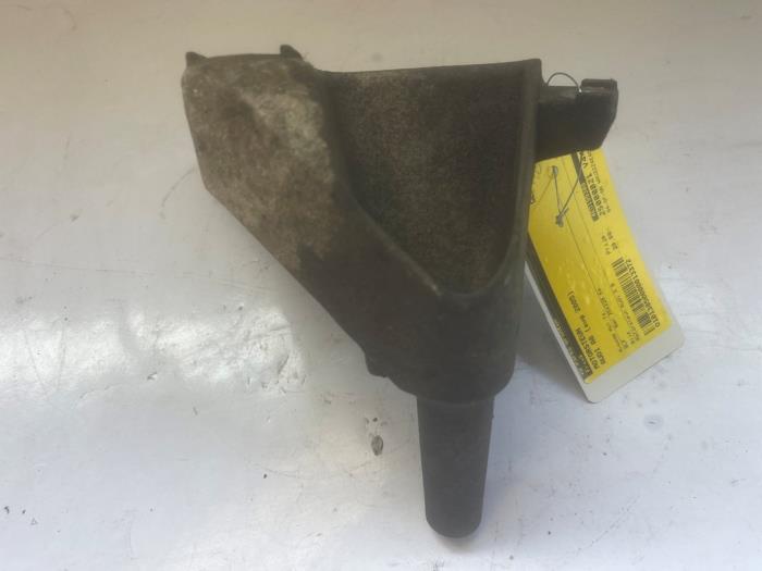 Engine mount from a Audi A8 (D3) 3.7 V8 40V Quattro 2005