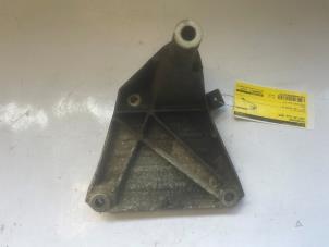 Engine mount from a Audi A8 (D3) 3.7 V8 40V Quattro 2005