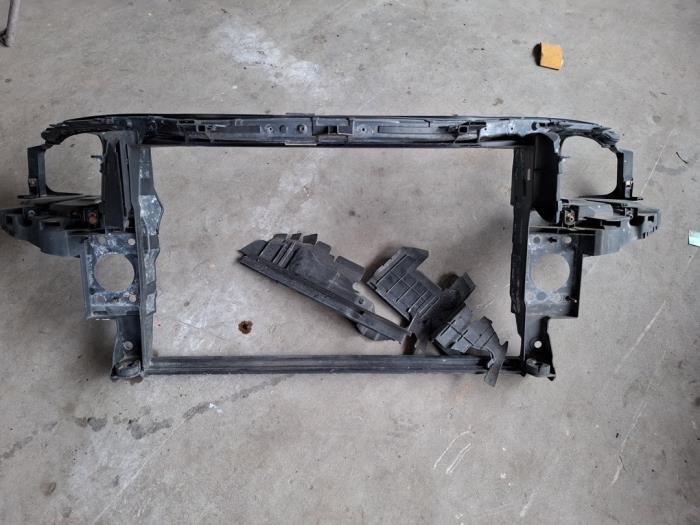 Usados Panel frontal Audi A8 (D3) 3.7 V8 40V Quattro Precio € 80,00 Norma de margen ofrecido por VW Parts Dronten