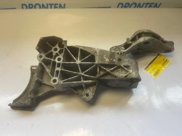 Used Engine mount Audi A8 (D3) 3.7 V8 40V Quattro Price € 35,00 Margin scheme offered by VW Parts Dronten