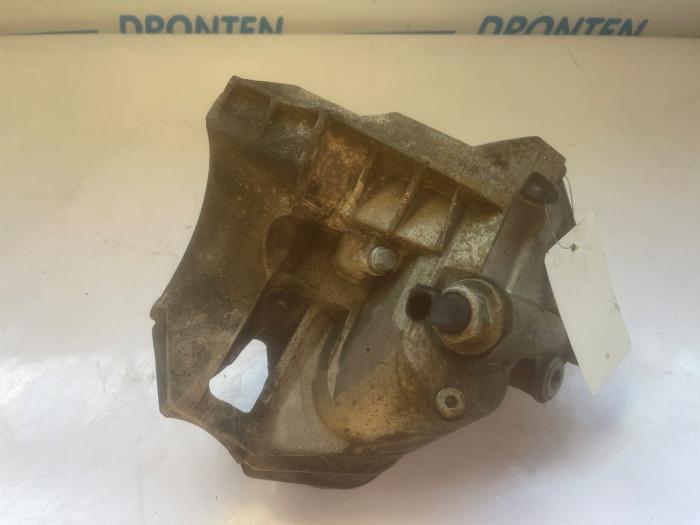 Gebrauchte Ölfiltergehäuse Audi A8 (D3) 3.7 V8 40V Quattro Preis € 75,00 Margenregelung angeboten von VW Parts Dronten