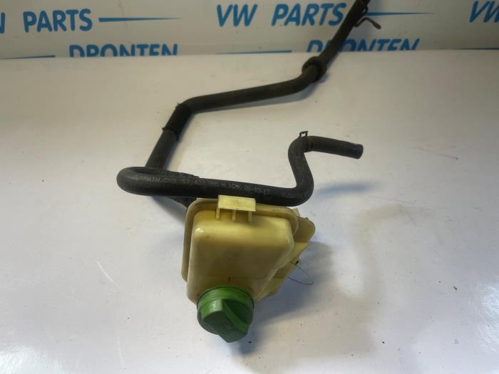 Begagnade Styrservotank Volkswagen Transporter T6 2.0 TDI 150 Pris € 15,00 Marginaltabell erbjuds av VW Parts Dronten