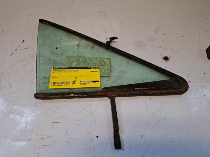 Usados Ventanilla triangular derecha delante Alfa Romeo Alfetta GT (116) 2.0 GT Precio € 30,00 Norma de margen ofrecido por VW Parts Dronten