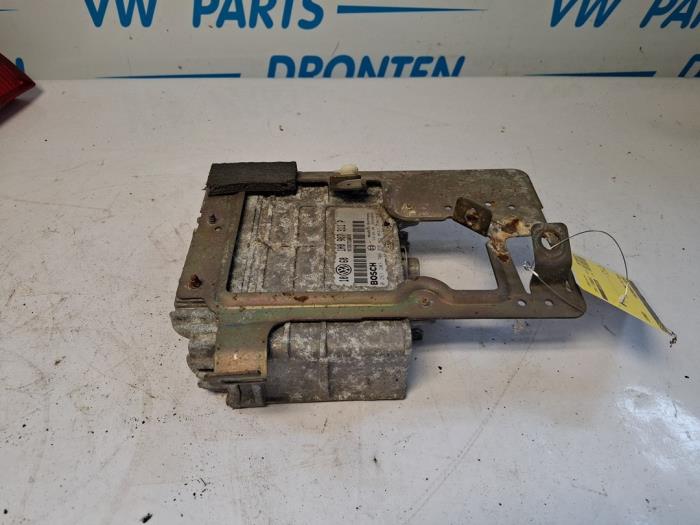 Used Engine management computer Volkswagen Golf III Cabrio Restyling (1E7) 1.8 Kat. Price € 50,00 Margin scheme offered by VW Parts Dronten