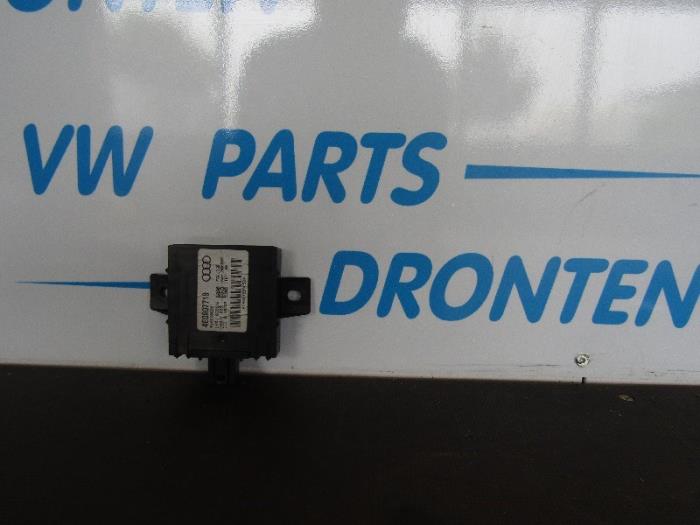 Usagé Ordinateur divers Audi A8 (D3) 4.0 TDI V8 32V Quattro Prix € 25,00 Règlement à la marge proposé par VW Parts Dronten