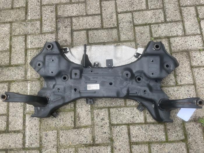 Usados Subchasis Kia Xceed 1.6 GDI PHEV Precio € 200,00 Norma de margen ofrecido por VW Parts Dronten