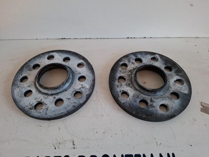 Używane Dystans poszerzajacy Audi A3 Limousine (8VS/8VM) 2.0 TDI 16V Cena € 20,00 Procedura marży oferowane przez VW Parts Dronten