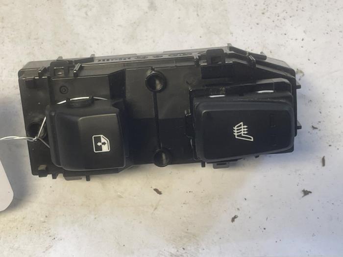 Usados Interruptor de ventanilla eléctrica Kia Xceed 1.6 GDI PHEV Precio € 45,00 Norma de margen ofrecido por VW Parts Dronten