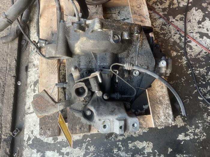 Gebrauchte Getriebe Volkswagen Passat Variant (3C5) 1.6 Preis € 400,00 Margenregelung angeboten von VW Parts Dronten