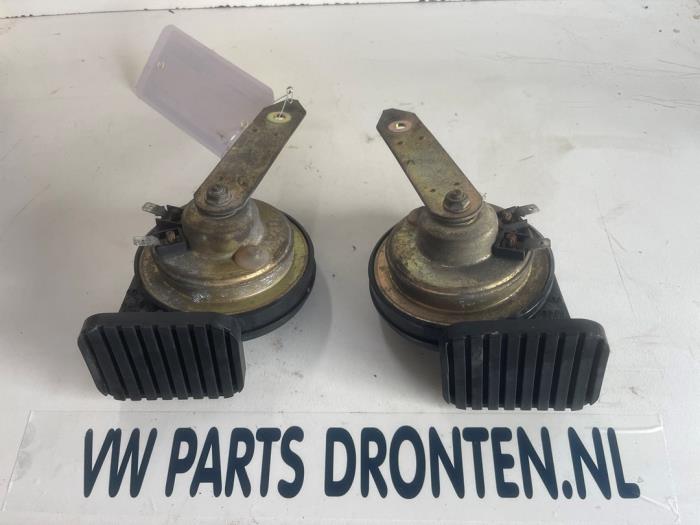 Używane Klakson Alfa Romeo Spider (916) 2.0 16V Twin Spark Cena € 15,00 Procedura marży oferowane przez VW Parts Dronten