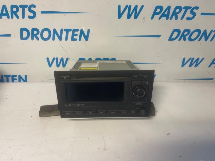 Używane Radio Audi A4 Avant (B7) 2.0 20V Cena € 75,00 Procedura marży oferowane przez VW Parts Dronten
