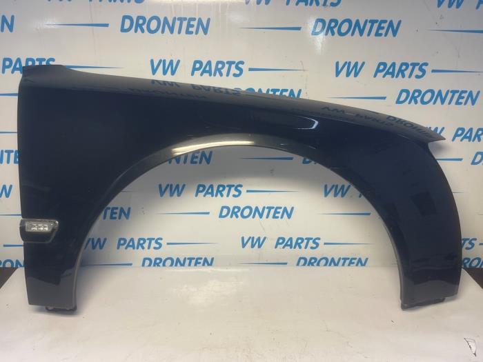 Używane Blotnik prawy przód Audi A8 (D3) 3.7 V8 40V Quattro Cena € 140,00 Procedura marży oferowane przez VW Parts Dronten