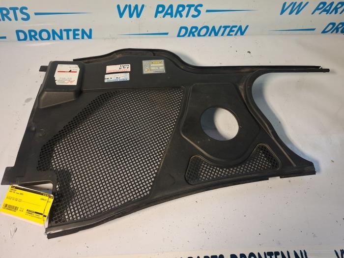 Używane Parawan Audi A8 (D3) 3.7 V8 40V Quattro Cena € 20,00 Procedura marży oferowane przez VW Parts Dronten