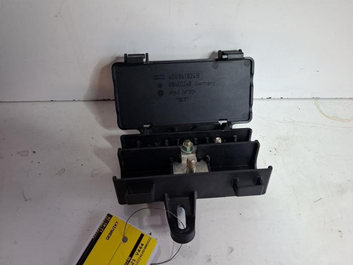 Begagnade Säkringsbox Audi A8 (D3) 3.7 V8 40V Quattro Pris € 20,00 Marginaltabell erbjuds av VW Parts Dronten