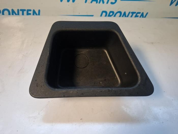 Używane Schowek Alfa Romeo Stelvio (949) 2.2d 16V 210 Q4 Cena € 10,00 Procedura marży oferowane przez VW Parts Dronten