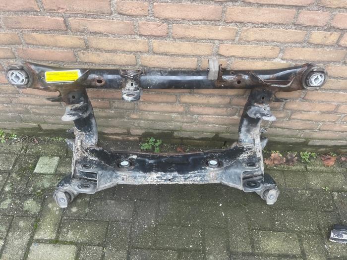 Usados Subchasis Alfa Romeo Stelvio (949) 2.2d 16V 210 Q4 Precio € 425,00 Norma de margen ofrecido por VW Parts Dronten