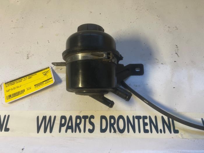 Begagnade Styrservotank Alfa Romeo Spider (916) 2.0 16V Twin Spark Pris € 20,00 Marginaltabell erbjuds av VW Parts Dronten