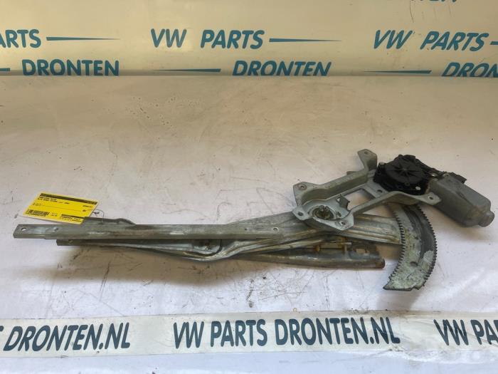 Używane Silnik dachu cabrio Alfa Romeo Spider (916) 2.0 16V Twin Spark Cena € 100,00 Procedura marży oferowane przez VW Parts Dronten