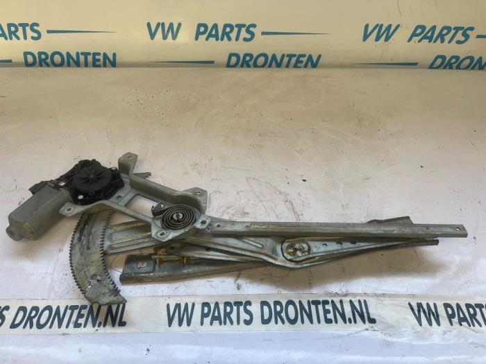 Używane Silnik dachu cabrio Alfa Romeo Spider (916) 2.0 16V Twin Spark Cena € 100,00 Procedura marży oferowane przez VW Parts Dronten