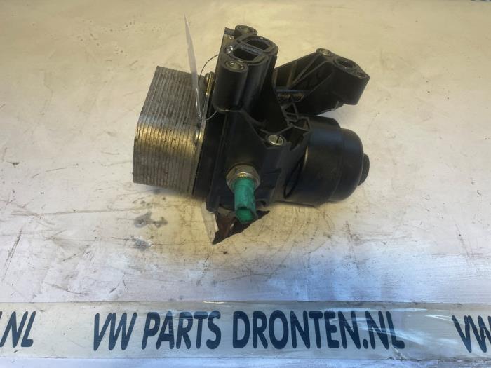 Gebrauchte Ölfiltergehäuse Volkswagen Caddy IV 2.0 TDI 102 Preis € 30,00 Margenregelung angeboten von VW Parts Dronten