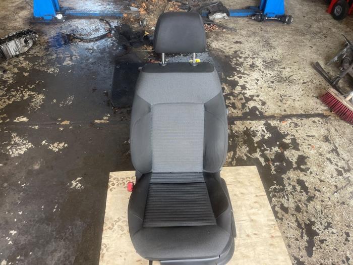 Używane Fotel lewy Volkswagen Polo V (6R) 1.2 12V Cena € 50,00 Procedura marży oferowane przez VW Parts Dronten