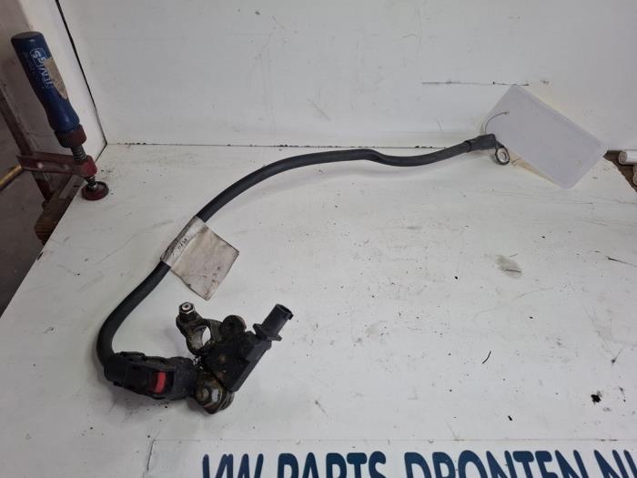 Używane Biegun akumulator Fiat 500 (312) 0.9 TwinAir 80 Cena € 20,00 Procedura marży oferowane przez VW Parts Dronten