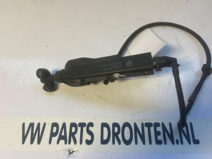 Używane Spryskiwacz reflektorów Volkswagen Phaeton (3D) 6.0 W12 48V 4Motion Cena € 25,00 Procedura marży oferowane przez VW Parts Dronten
