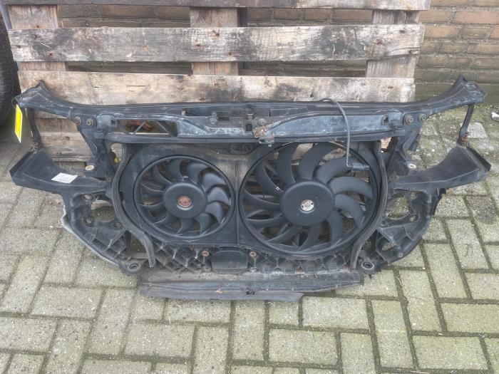 Używane Panel przedni Audi A4 Avant (B7) 2.0 20V Cena € 180,00 Procedura marży oferowane przez VW Parts Dronten