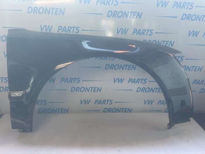Używane Blotnik prawy przód Audi A8 (D3) 4.2 V8 40V Quattro Cena € 125,00 Procedura marży oferowane przez VW Parts Dronten