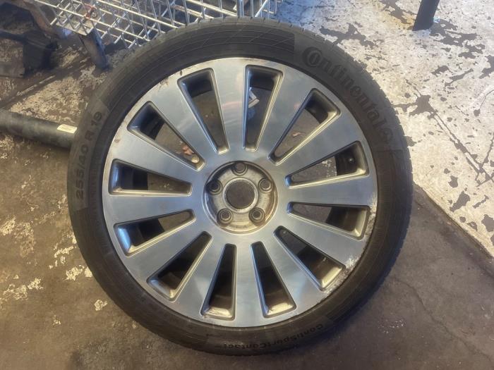 Begagnade Hjul + däck Audi A8 (D3) 4.2 V8 40V Quattro Pris € 125,00 Marginaltabell erbjuds av VW Parts Dronten