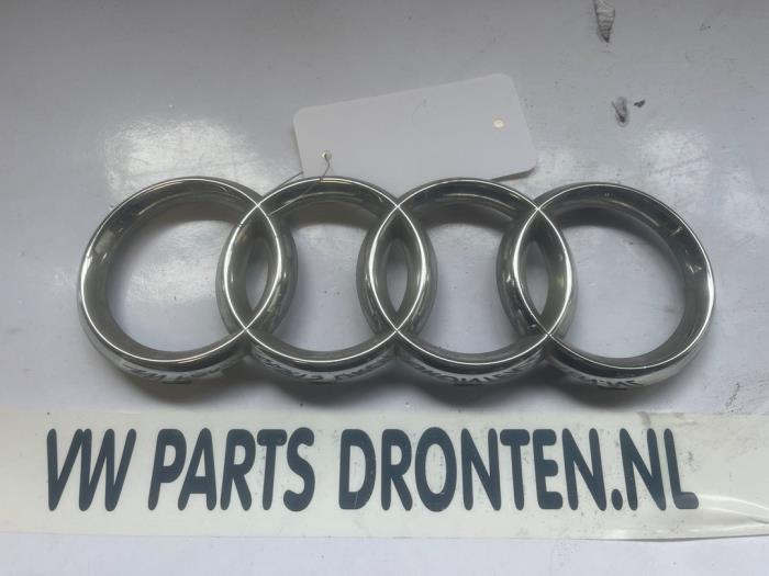 Begagnade Emblem Audi A8 (D3) 4.2 V8 40V Quattro Pris € 20,00 Marginaltabell erbjuds av VW Parts Dronten